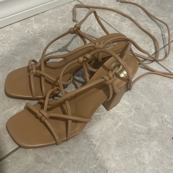 NWT Leather Gianni Bini Heels - Picture 2 of 6